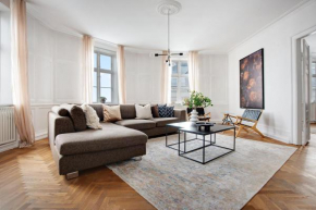 Sanders Square - Spacious Six-Bedroom Apartment Near Amalienborg, Copenhagen